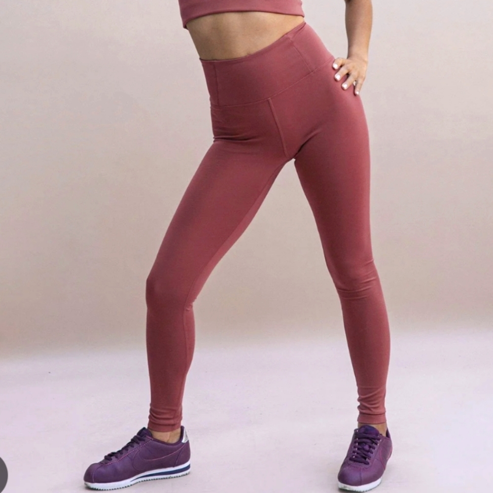 Girlfriend Collective seamless FLOAT leggings in fig sz M